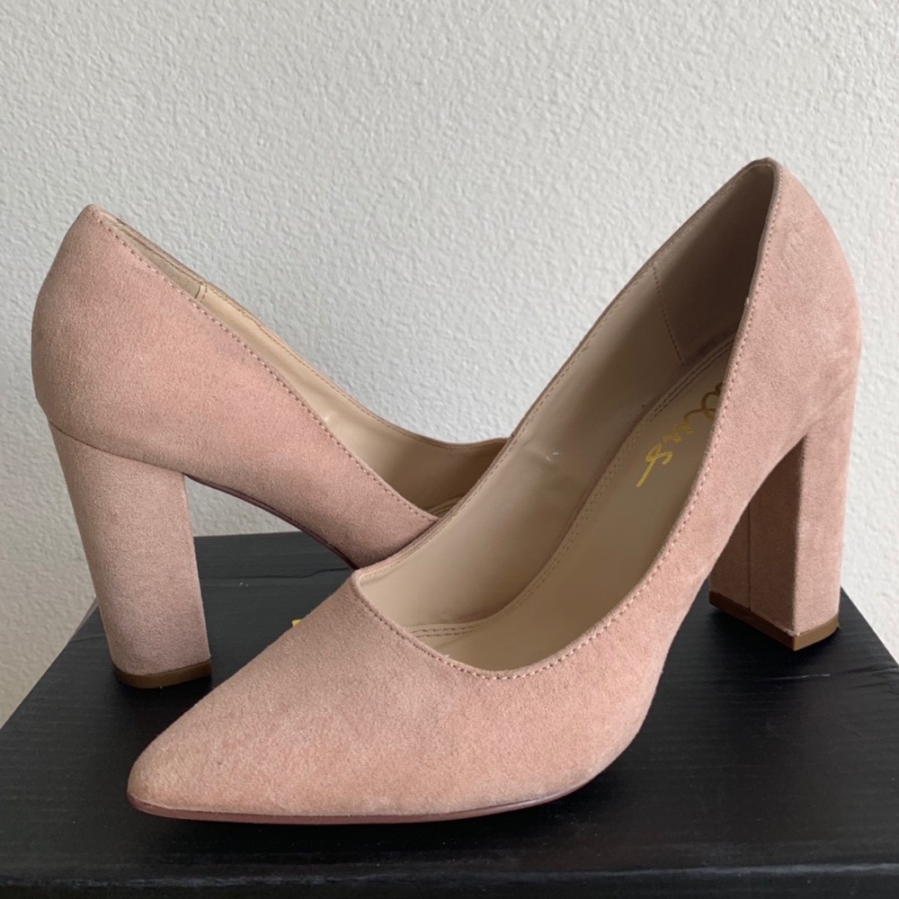 LULUS pink suede heels💓